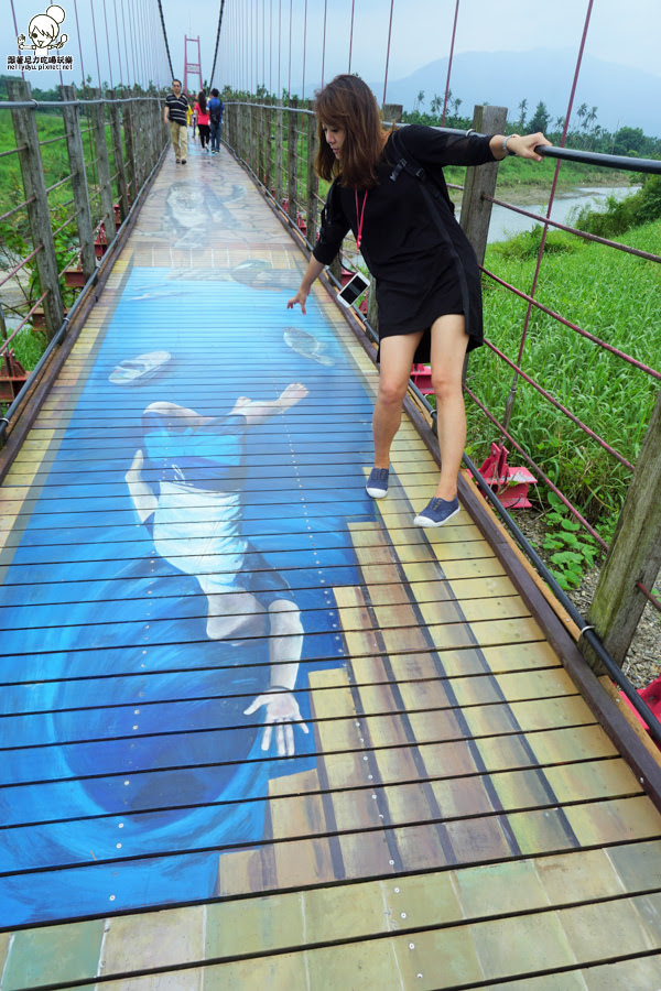 萬巒豬腳 屏東旅遊 屏東景點 3d彩繪 萬巒吊橋 (38 - 50).jpg