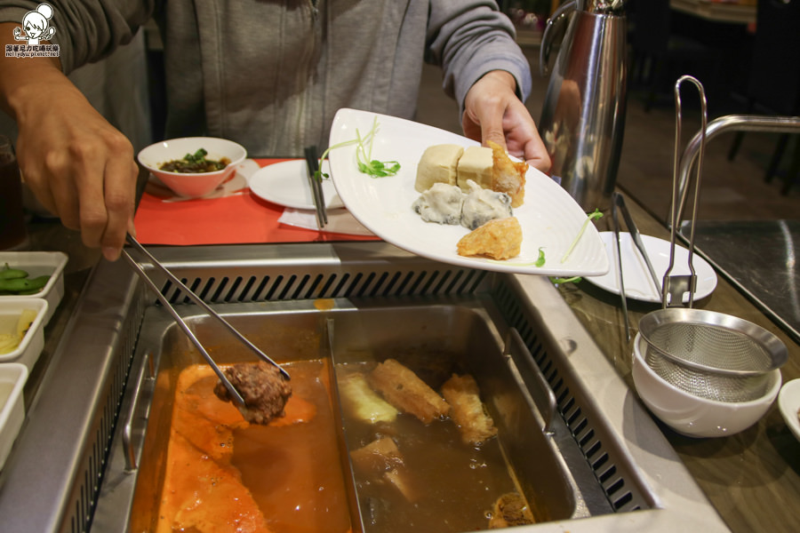 海東洋麻辣火鍋 鴛鴦鍋 高雄捷運美食 六合夜市 (12 - 41).jpg