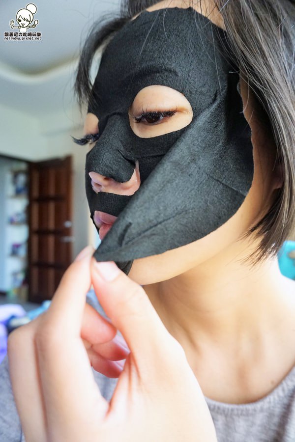 SEXYLOOK 海參御藏水潤黑面膜12.JPG