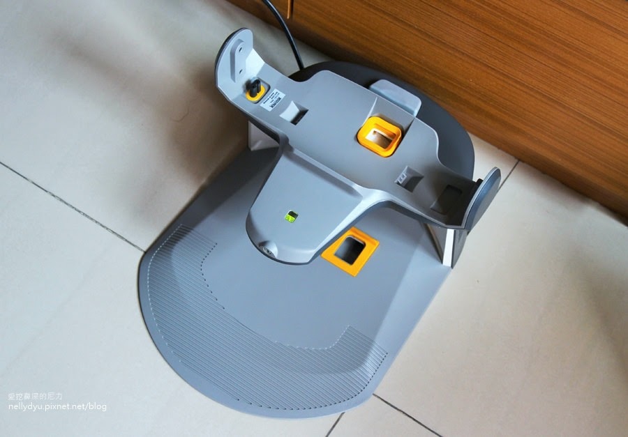 DEEBOT05.JPG