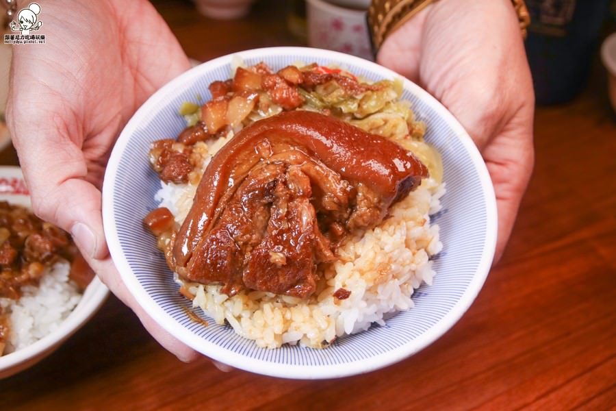 高雄美食 肉燥飯 高雄腿庫飯 老字號美食 老店柏弘肉燥 熱炒 老店