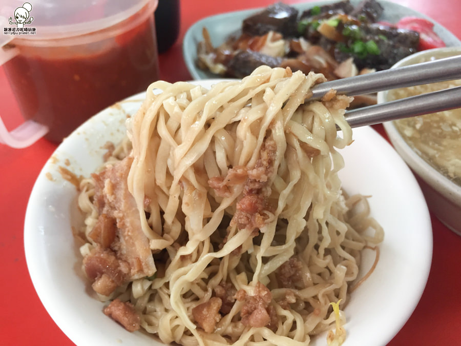 高雄美食 鹽水意麵 高雄老字號美食 麵攤 意麵 五甲