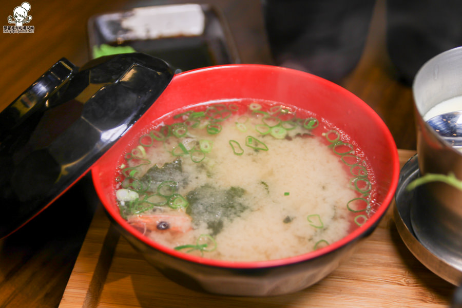 生魚片 海鮮丼飯 高雄丼飯 高雄海鮮 生魚片丼飯 澎派丼飯 可口 平價 高雄美食