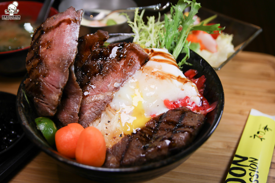 生魚片 海鮮丼飯 高雄丼飯 高雄海鮮 生魚片丼飯 澎派丼飯 可口 平價 高雄美食