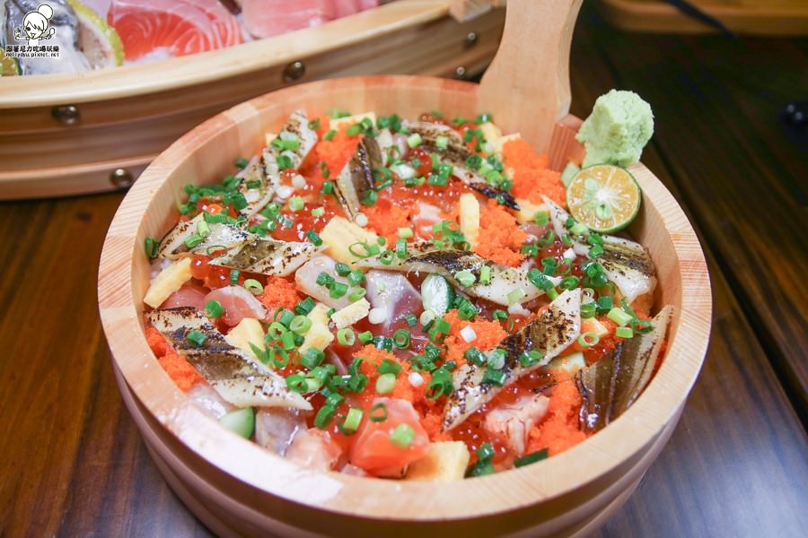 生魚片 海鮮丼飯 高雄丼飯 高雄海鮮 生魚片丼飯 澎派丼飯 可口 平價 高雄美食