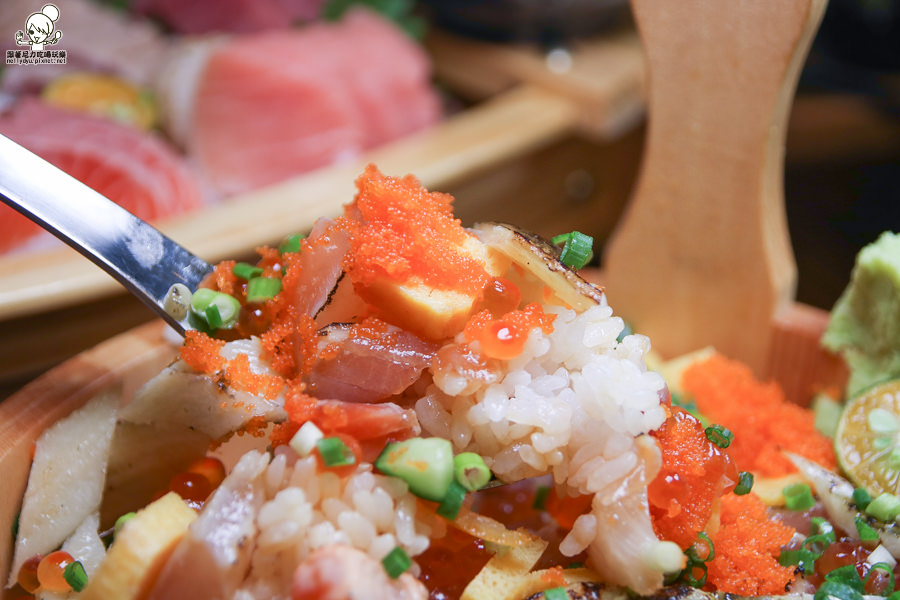 生魚片 海鮮丼飯 高雄丼飯 高雄海鮮 生魚片丼飯 澎派丼飯 可口 平價 高雄美食