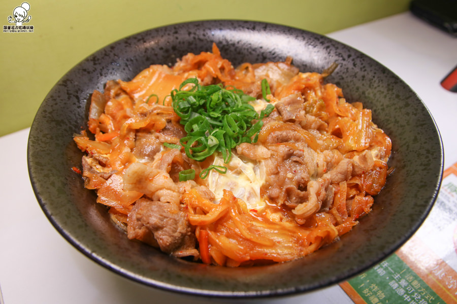 親民價位 百元丼飯 日式丼飯 蓋飯 日式炒麵 校園美食 高雄美食 上班族最愛 百元便當 炸豬排 唐揚雞