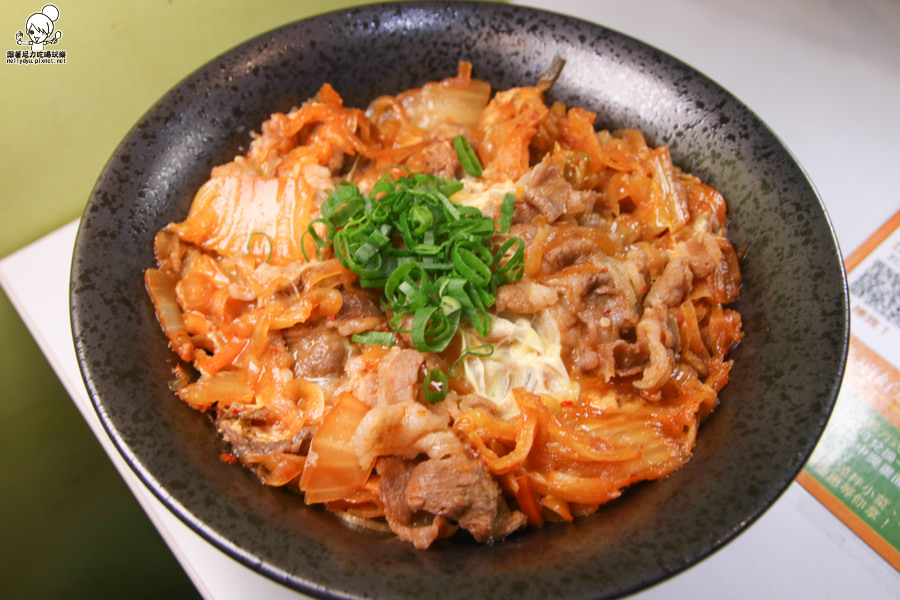 親民價位 百元丼飯 日式丼飯 蓋飯 日式炒麵 校園美食 高雄美食 上班族最愛 百元便當 炸豬排 唐揚雞