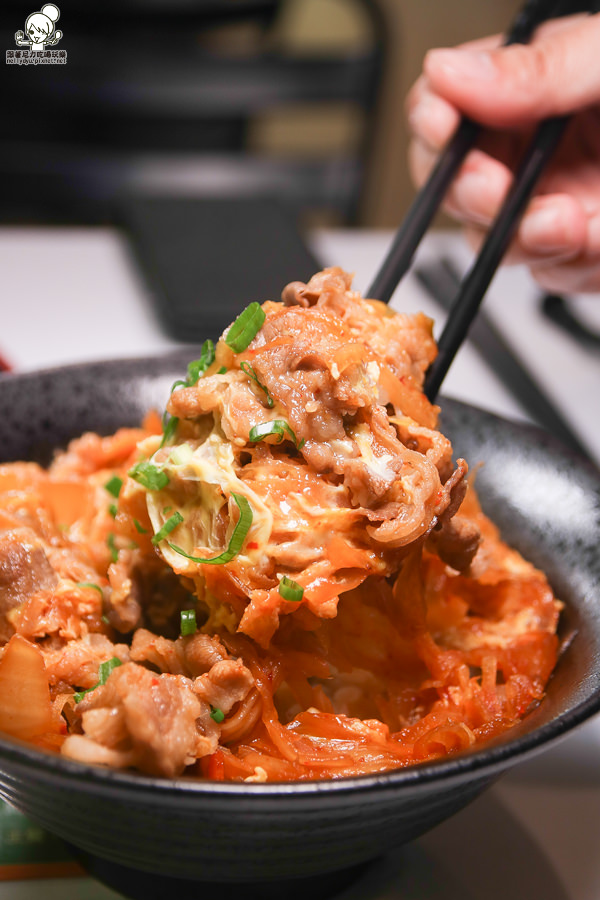 親民價位 百元丼飯 日式丼飯 蓋飯 日式炒麵 校園美食 高雄美食 上班族最愛 百元便當 炸豬排 唐揚雞