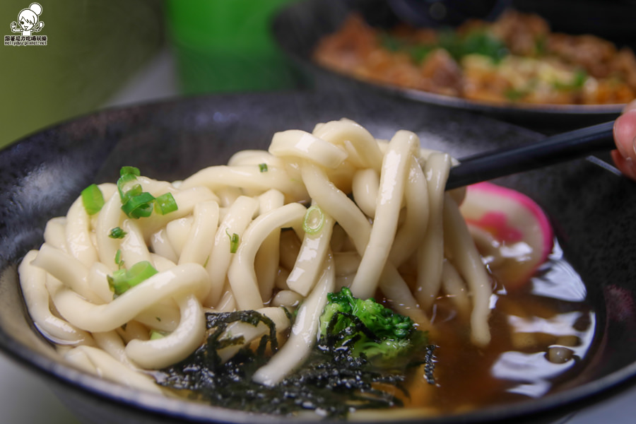 親民價位 百元丼飯 日式丼飯 蓋飯 日式炒麵 校園美食 高雄美食 上班族最愛 百元便當 炸豬排 唐揚雞