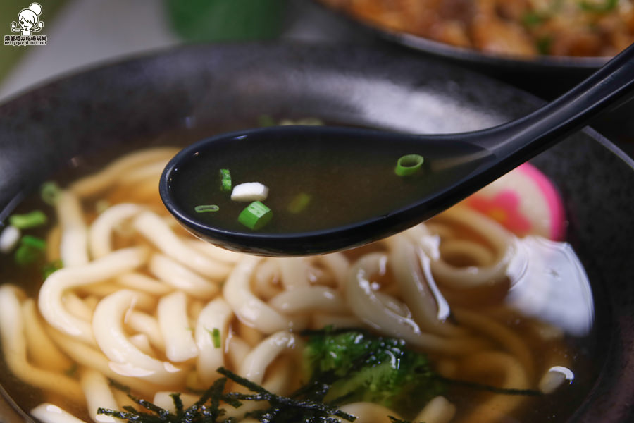 親民價位 百元丼飯 日式丼飯 蓋飯 日式炒麵 校園美食 高雄美食 上班族最愛 百元便當 炸豬排 唐揚雞