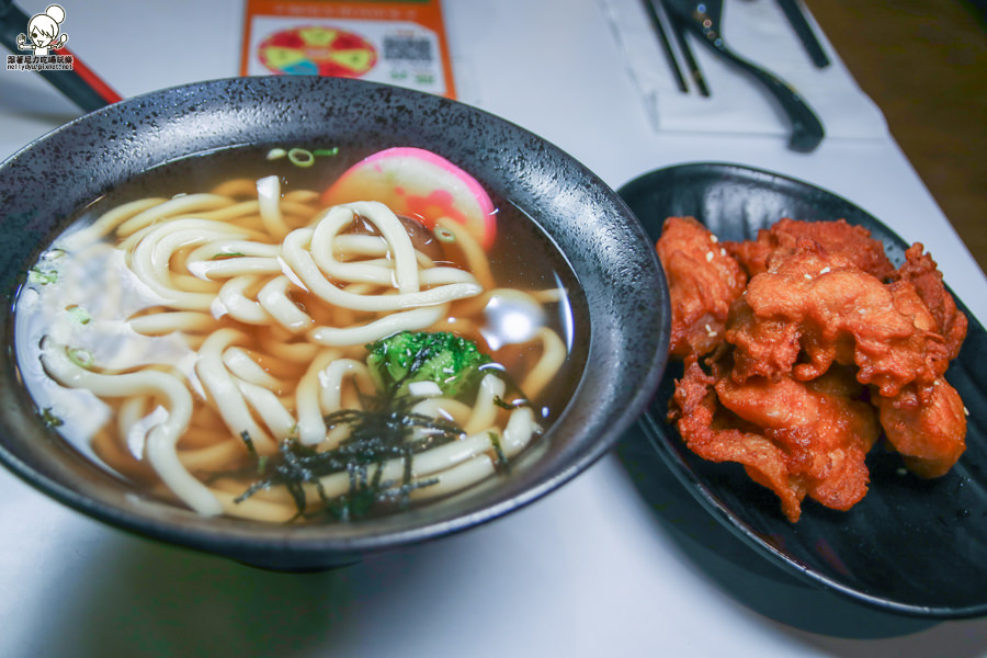 親民價位 百元丼飯 日式丼飯 蓋飯 日式炒麵 校園美食 高雄美食 上班族最愛 百元便當 炸豬排 唐揚雞