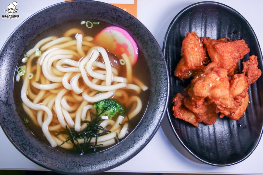 親民價位 百元丼飯 日式丼飯 蓋飯 日式炒麵 校園美食 高雄美食 上班族最愛 百元便當 炸豬排 唐揚雞