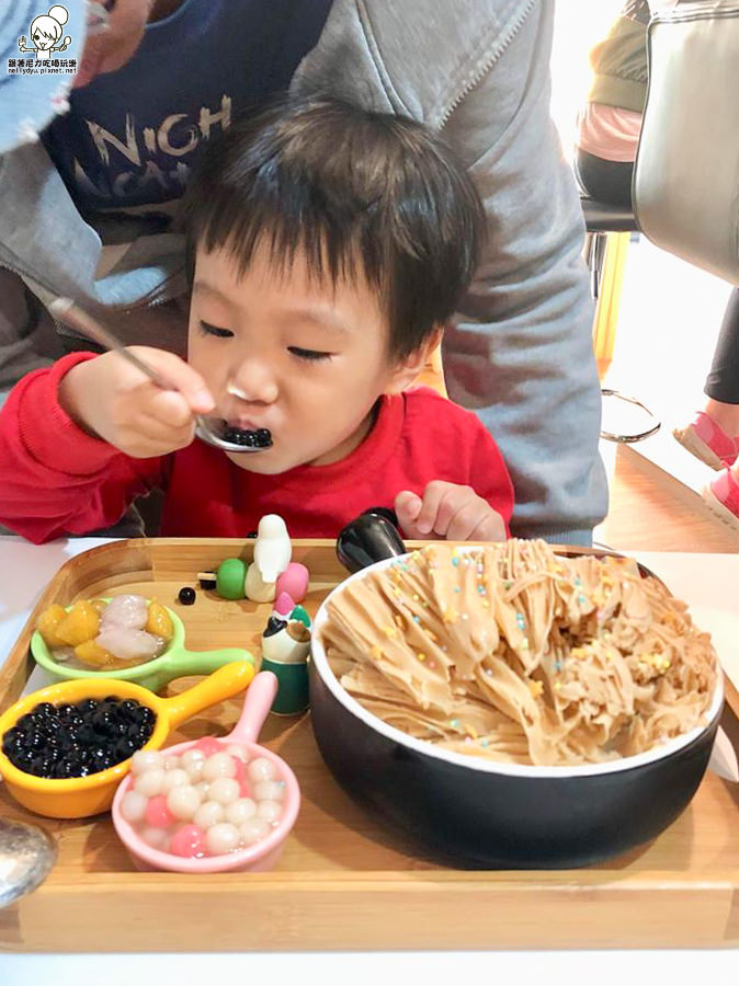 高雄超人氣 雪花冰 澎派 好吃 高雄美食 高雄必吃 冰 大碗冰