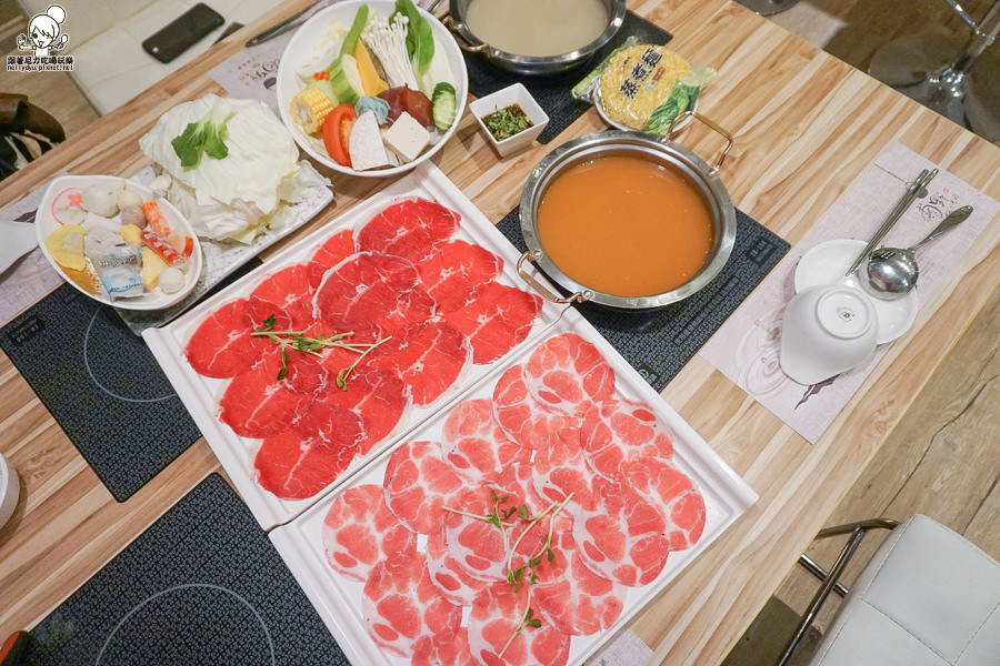 菊野日式涮涮鍋 火鍋 鍋物 高雄 美食 必吃 大盤肉 肉好多 新鮮 湯頭好