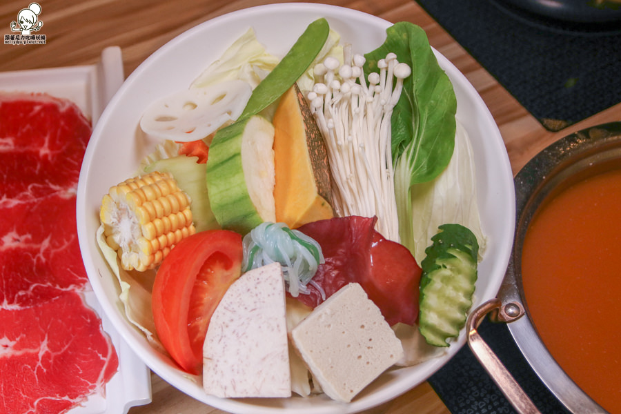 菊野日式涮涮鍋 火鍋 鍋物 高雄 美食 必吃 大盤肉 肉好多 新鮮 湯頭好