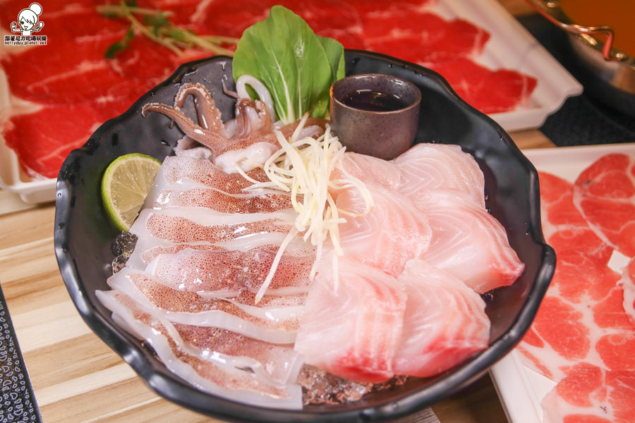 菊野日式涮涮鍋 火鍋 鍋物 高雄 美食 必吃 大盤肉 肉好多 新鮮 湯頭好