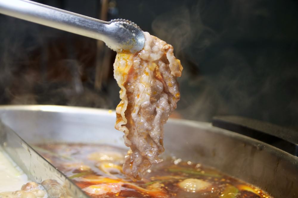 食鍋 麻辣火鍋 鍋物 火鍋 北高雄火鍋 鴛鴦鍋 高雄美食 高雄必吃 霸氣肉盤 肉多