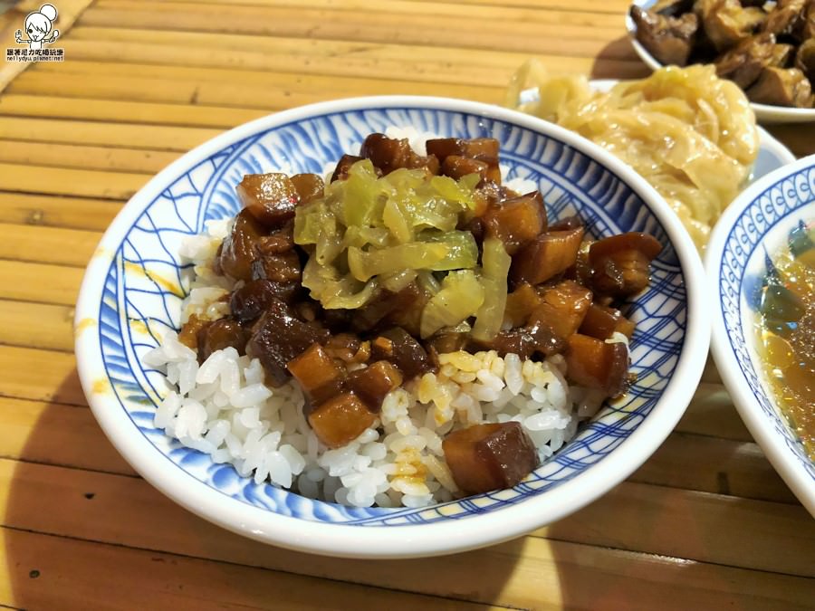 高雄肉燥飯 小吃 美食小吃 高雄必吃 人氣 懷舊肉燥飯