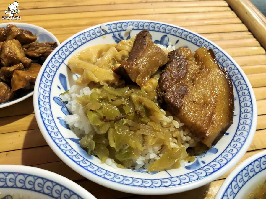 高雄肉燥飯 小吃 美食小吃 高雄必吃 人氣 懷舊肉燥飯