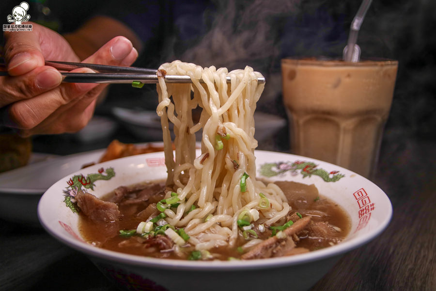 家鄉牛什 牛肉麵 咖哩 巨蛋 高雄美食