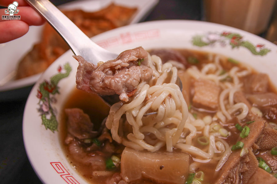 家鄉牛什 牛肉麵 咖哩 巨蛋 高雄美食