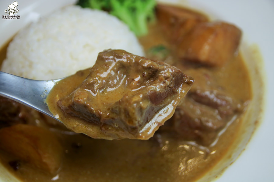 家鄉牛什 牛肉麵 咖哩 巨蛋 高雄美食