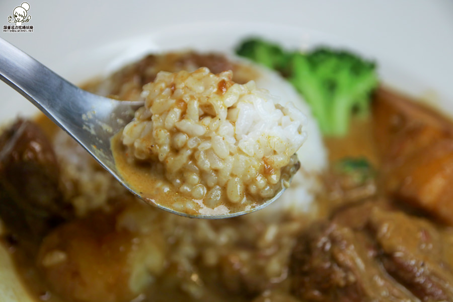 家鄉牛什 牛肉麵 咖哩 巨蛋 高雄美食