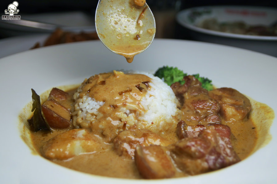 家鄉牛什 牛肉麵 咖哩 巨蛋 高雄美食