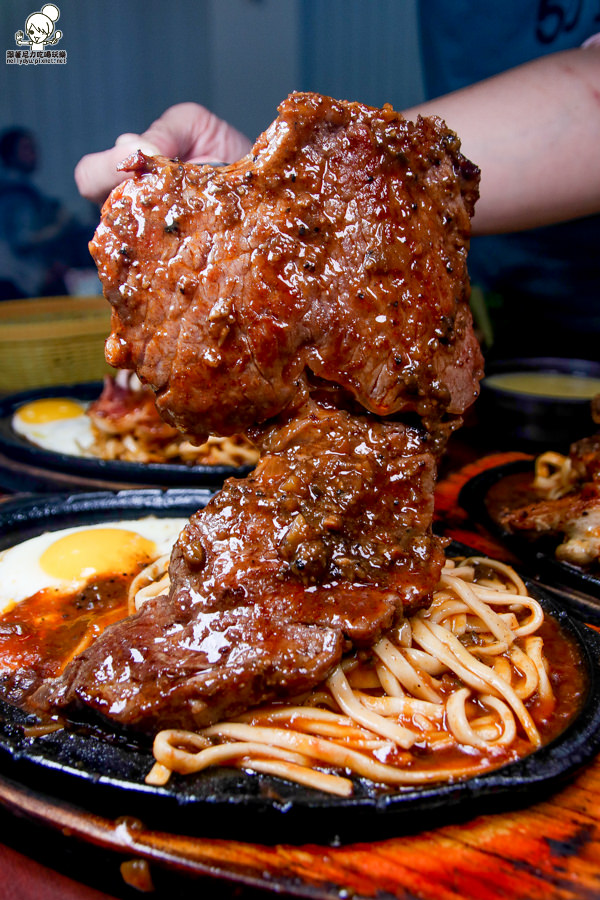 高雄平價牛排 鐵板牛排 好吃牛排 厚切 高雄美食