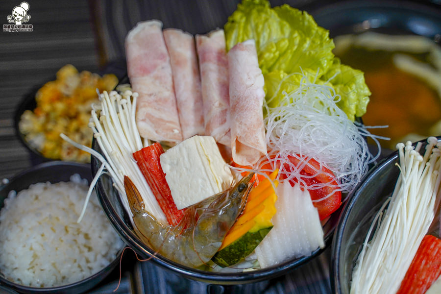 火鍋 鍋物 百元火鍋 個人鍋 宵夜 高雄美食 高雄鍋物 聚餐 文化中心