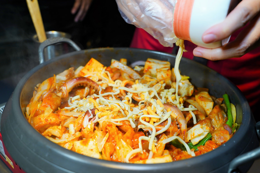 韓式料理 豆腐煲 聚餐 親子 夠味 小菜免費 韓國料理 家樂福