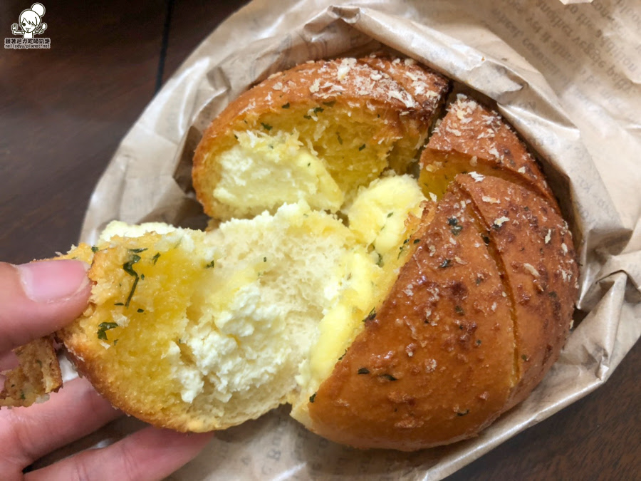六角爆乳包 必吃 韓國爆乳包 麵包 黃昏市場 排隊美食