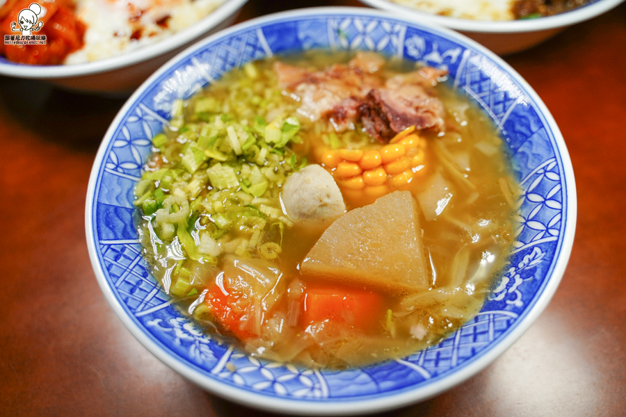 高雄美食 牛肉燥 牛B飯 骰子牛 古早味 肉燥 好吃 宵夜 