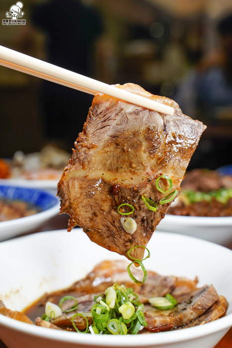 高雄美食 牛肉燥 牛B飯 骰子牛 古早味 肉燥 好吃 宵夜 