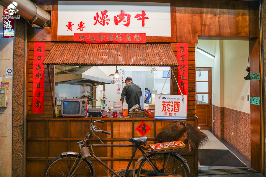 高雄美食 牛肉燥 牛B飯 骰子牛 古早味 肉燥 好吃 宵夜 