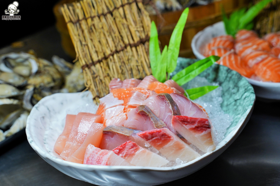 高雄聚餐 燒烤 燒烤殿 生蠔 青蚵 生魚片 燒烤 美食 高雄美食