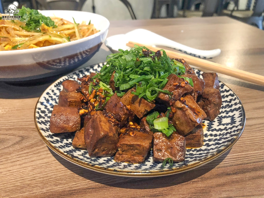 高雄美食 麵食 雙醬麵 巷弄美食 魯味 好吃滷味 必吃 魯蛇滷味