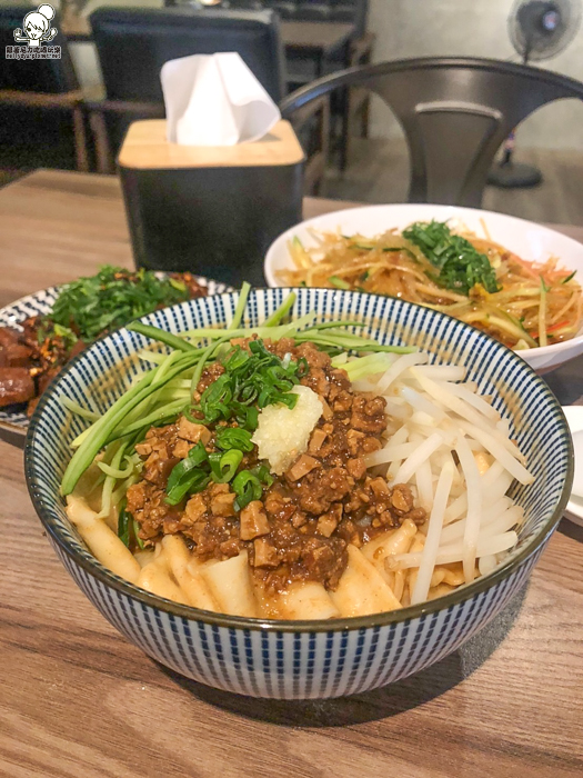 高雄美食 麵食 雙醬麵 巷弄美食 魯味 好吃滷味 必吃 魯蛇滷味