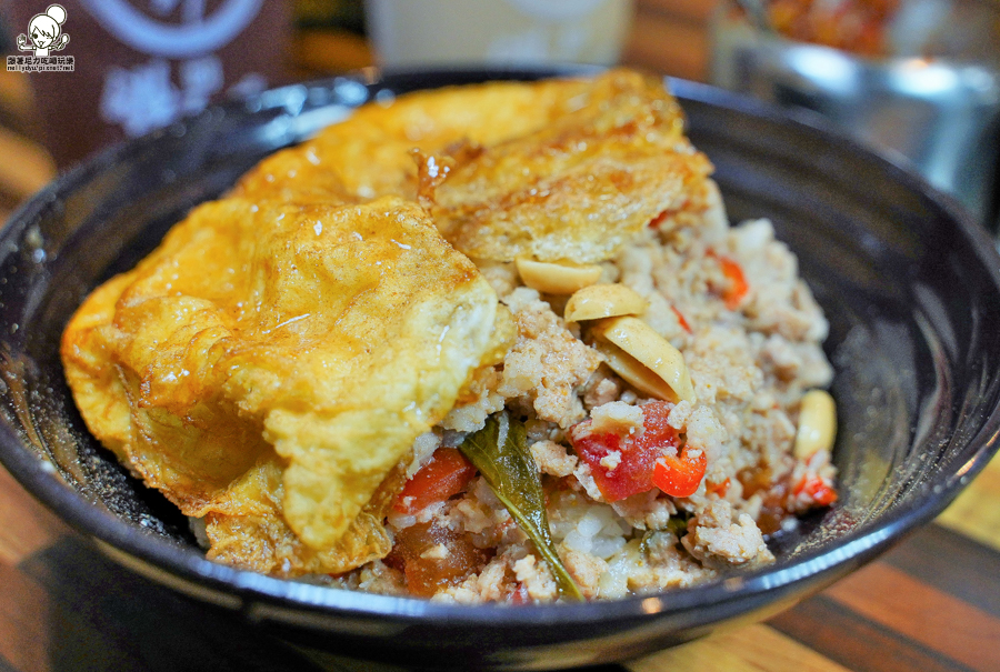 老爺車炮蛋蔥油餅 左營美食 銅板美食 小吃 必吃 高雄美食 蔥油餅 人氣 排隊 下午茶