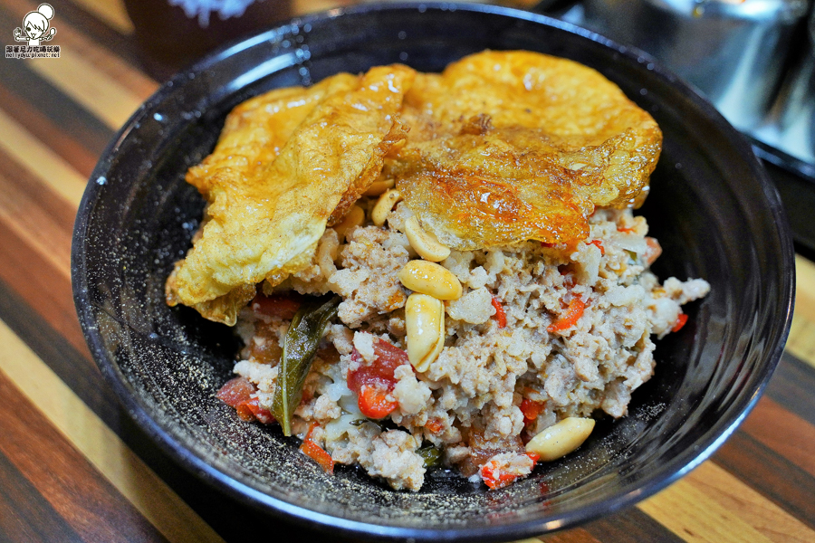 老爺車炮蛋蔥油餅 左營美食 銅板美食 小吃 必吃 高雄美食 蔥油餅 人氣 排隊 下午茶