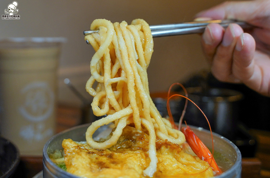 老爺車炮蛋蔥油餅 左營美食 銅板美食 小吃 必吃 高雄美食 蔥油餅 人氣 排隊 下午茶