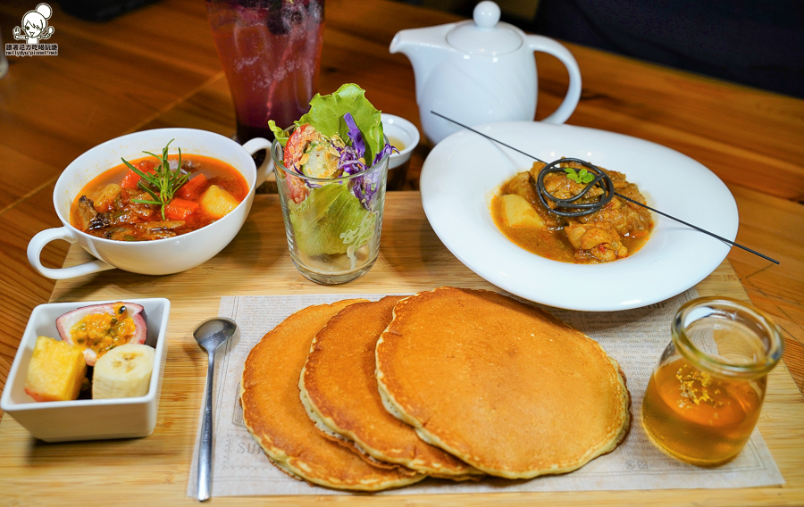  烏拉森林歐風 咖哩 異國料理 高雄美食 聚餐 約會 推薦 必吃