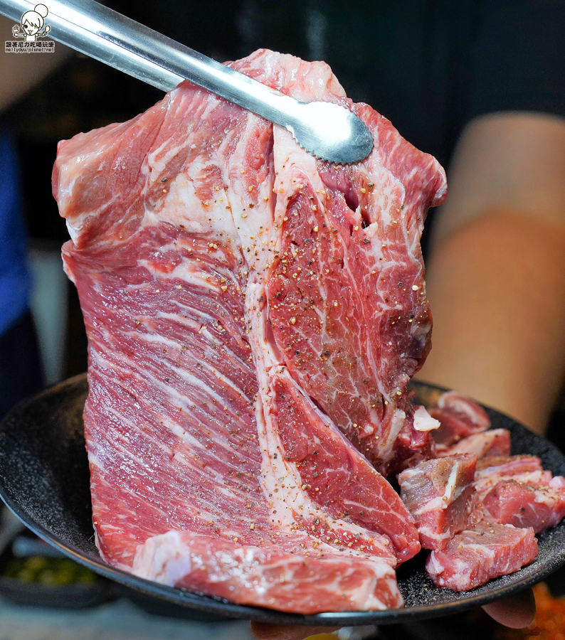 燒肉吃到飽 吃到飽 高雄 聚餐 約會 燒肉 燒烤 小酌 啤酒 好吃 肉品