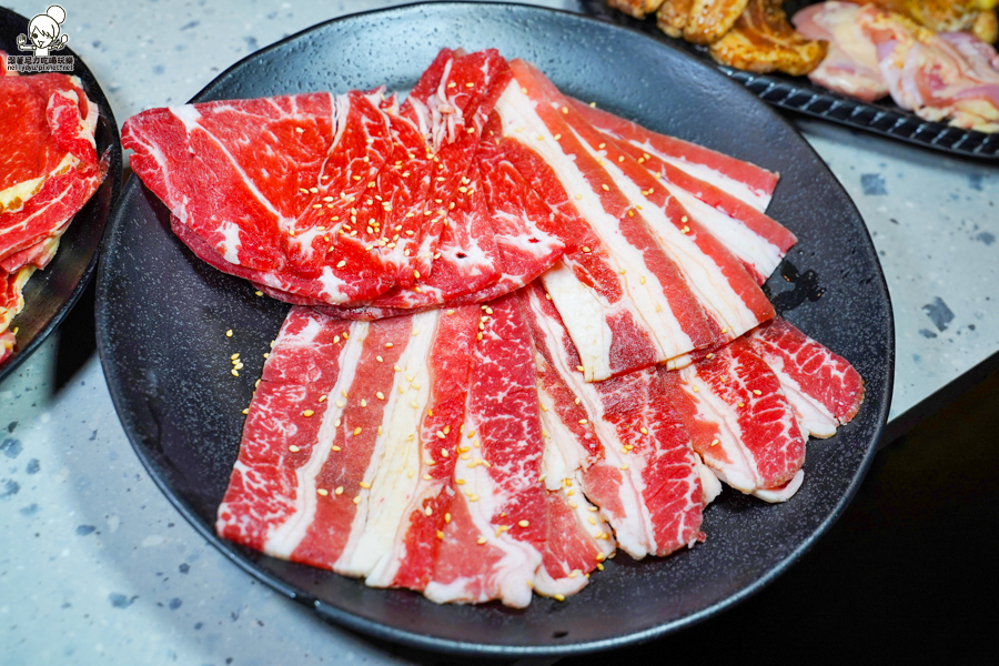 燒肉吃到飽 吃到飽 高雄 聚餐 約會 燒肉 燒烤 小酌 啤酒 好吃 肉品