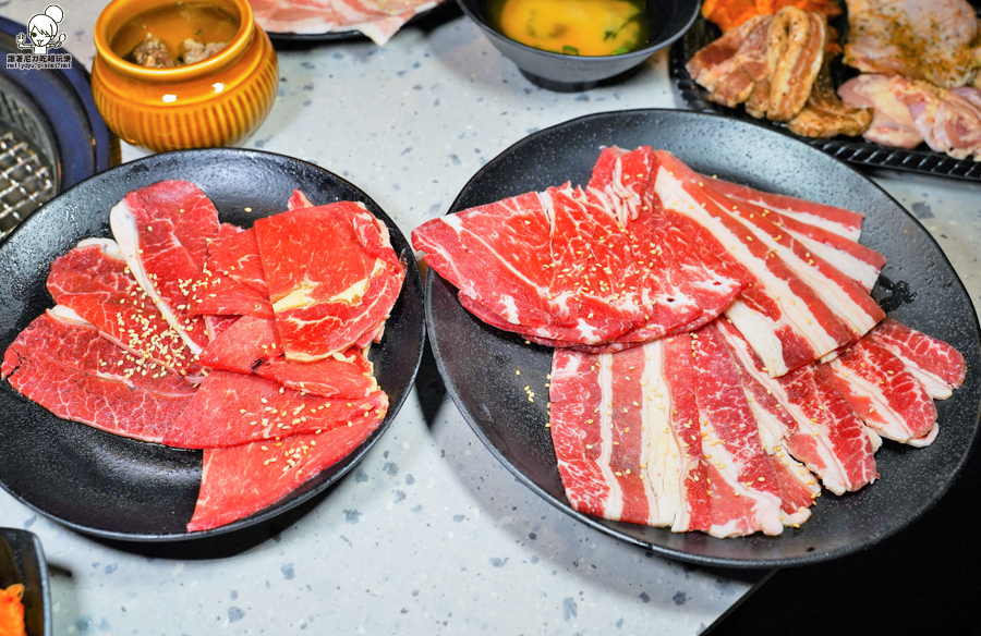 燒肉吃到飽 吃到飽 高雄 聚餐 約會 燒肉 燒烤 小酌 啤酒 好吃 肉品