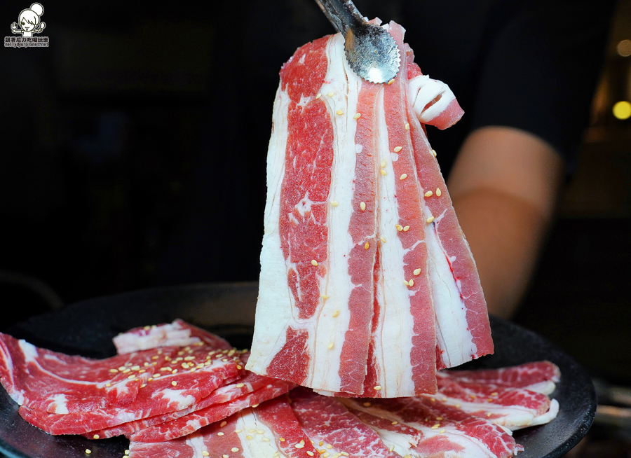 燒肉吃到飽 吃到飽 高雄 聚餐 約會 燒肉 燒烤 小酌 啤酒 好吃 肉品