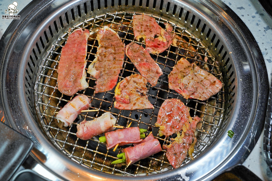 燒肉吃到飽 吃到飽 高雄 聚餐 約會 燒肉 燒烤 小酌 啤酒 好吃 肉品