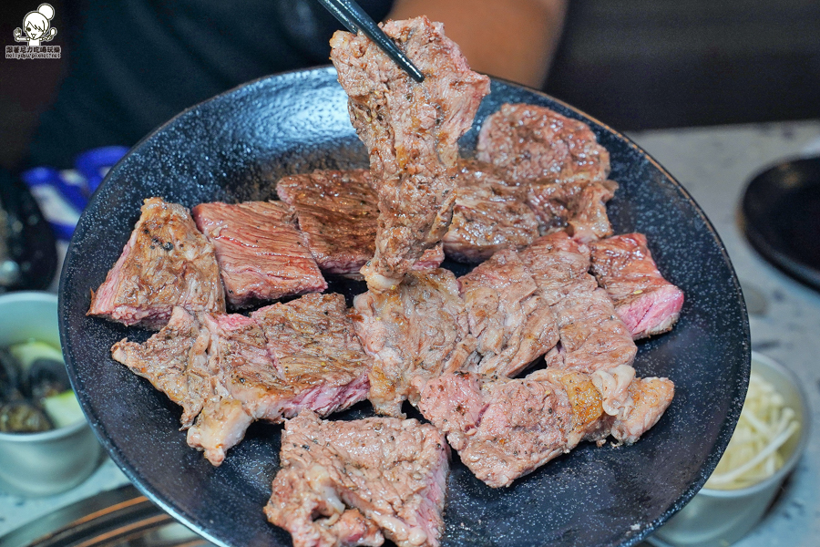 燒肉吃到飽 吃到飽 高雄 聚餐 約會 燒肉 燒烤 小酌 啤酒 好吃 肉品