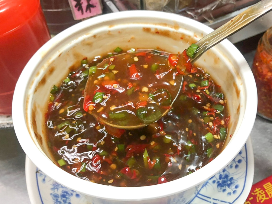 高雄小吃 鍋燒麵 黑輪 無招牌 人氣 老字號 臭豆腐